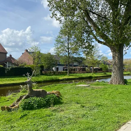 Spacious In A Suburb Of Homestay Rotterdam