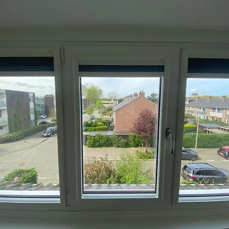 Homestay Spacious In A Suburb Of