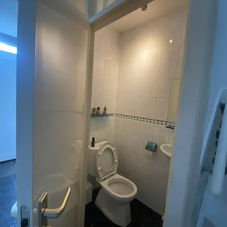 Spacious In A Suburb Of Homestay *