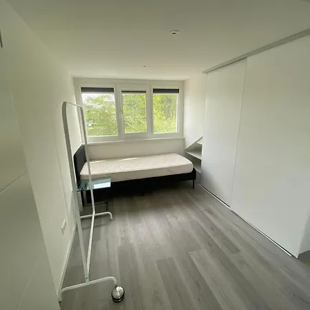 Spacious In A Suburb Of Homestay Rotterdam