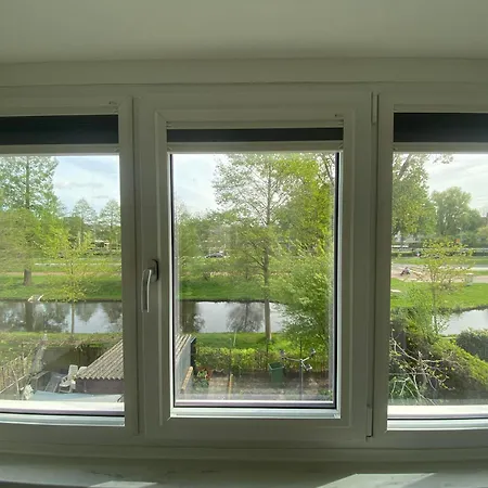 Homestay Spacious In A Suburb Of